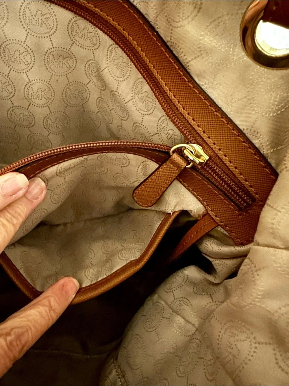 Michael Kors Jet Set Travel Large Saffiano Leather North-South Tote. - Picture 9 of 14